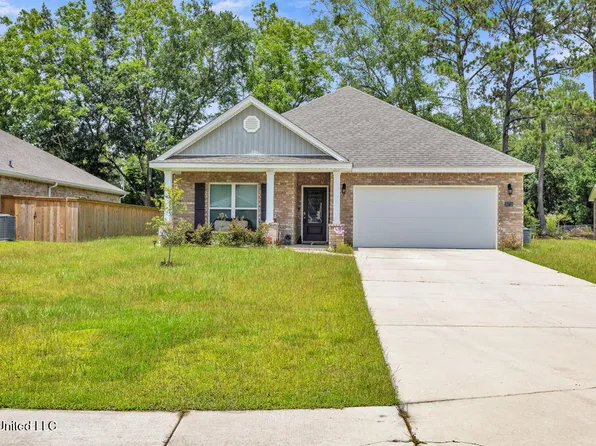 15712 Poydras Cir, Biloxi, MS 39532