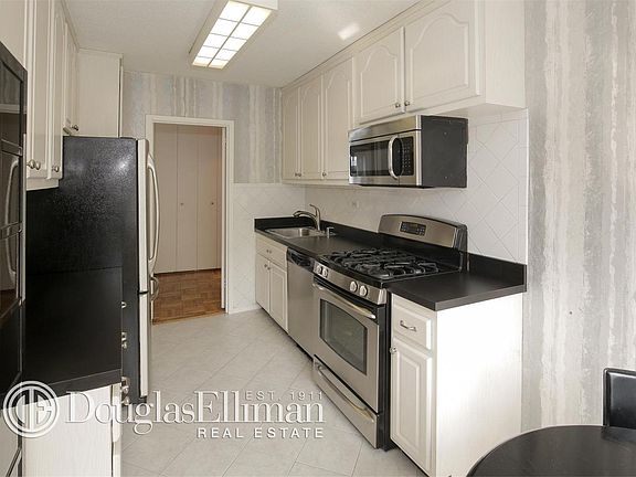 4th image of 4455-4465 Douglas Ave #9G