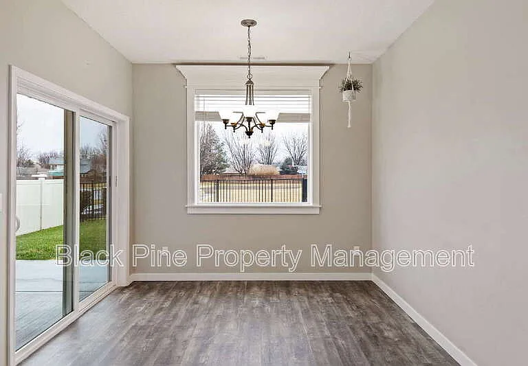 1873 N Justin Ave — Photo 17