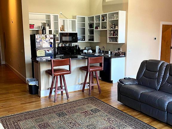 3rd image of 1417 Market St APT 32