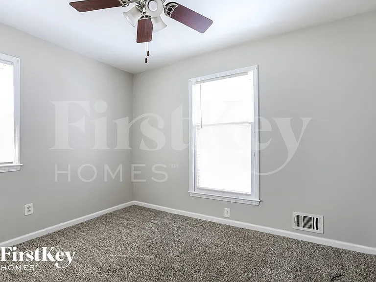 11947 Manchester Ave — Photo 7