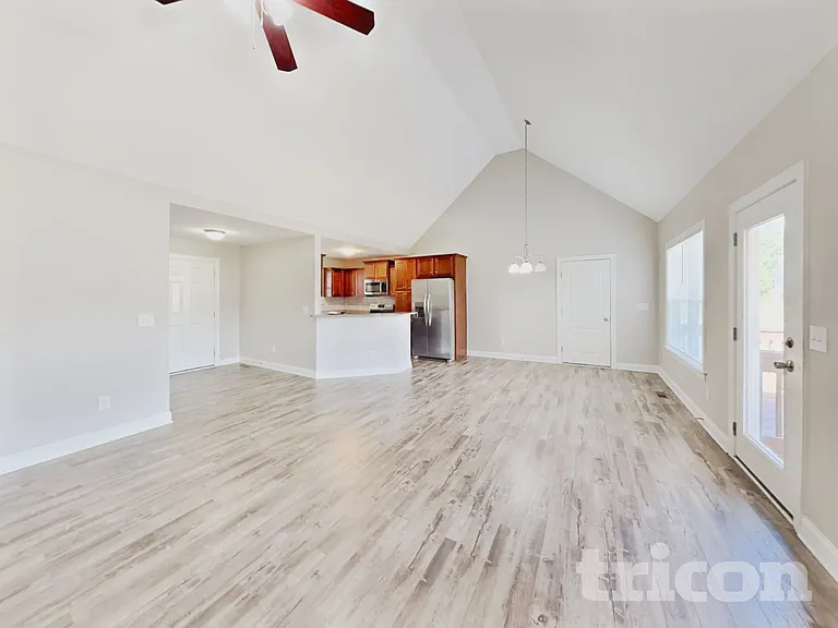 335 Oxfordshire Dr — Photo 3