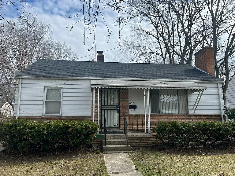 937 Barney Ave — Photo 1