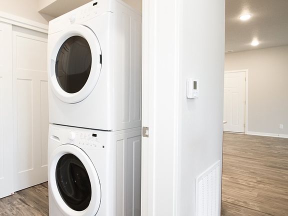 4th image of 2920 NW 20th Ln Unit 206