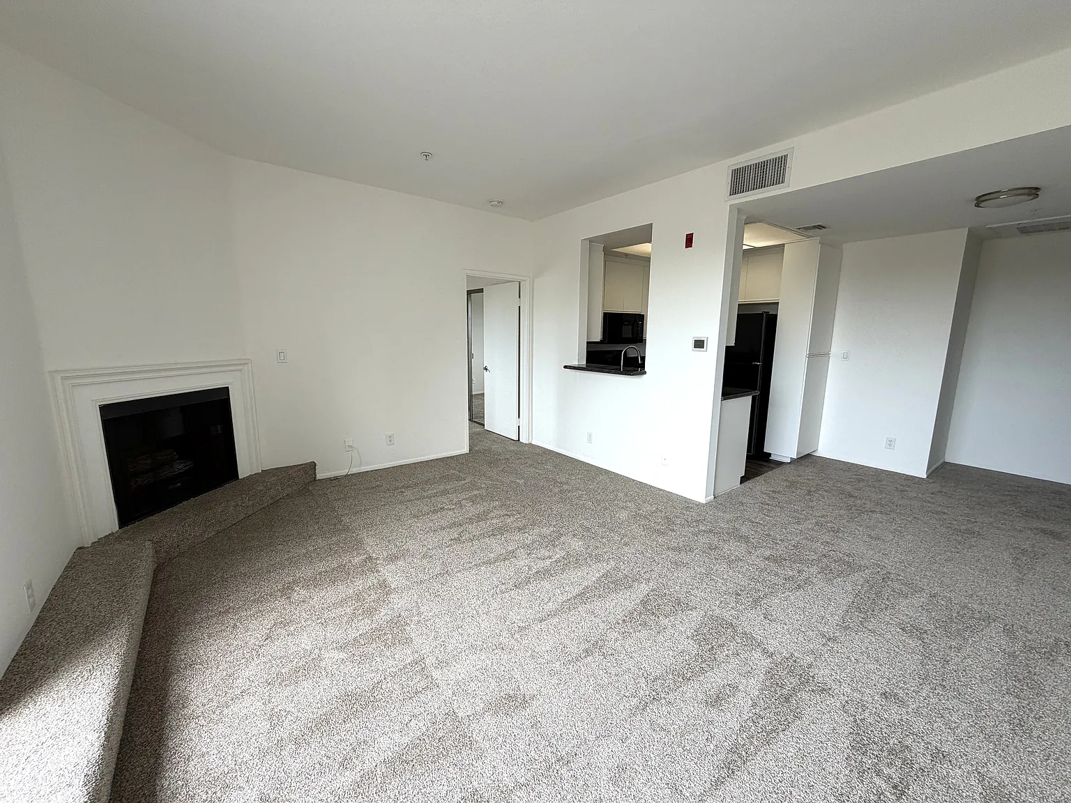 147 S Oak Knoll — Photo 4