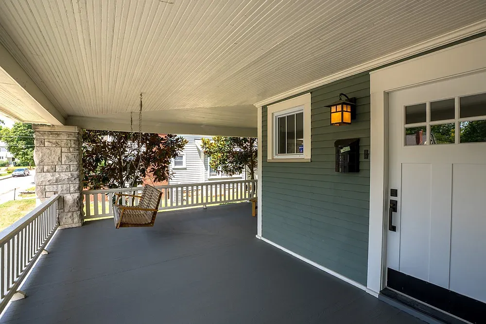 6 bed, 2.5 bath, 2328 sqft, $8,350 — Photo 2