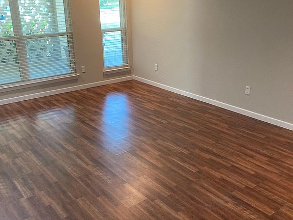3rd image of 1115 Belle Pl