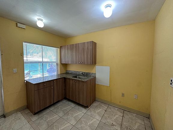 Kitchen/Dining Area