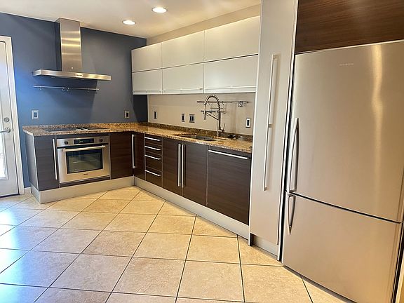 3rd image of 1850 E Maryland Ave Unit 54