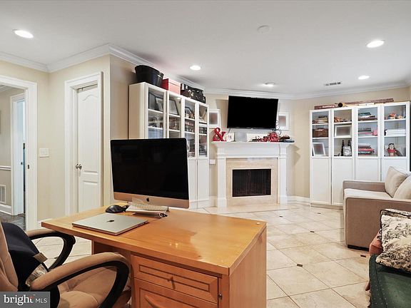 5th image of 3929 Highwood Ct NW