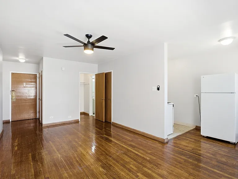 South Josephine Apartments — Photo 28