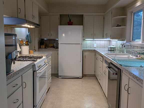 3rd image of 5324 SW Illinois St