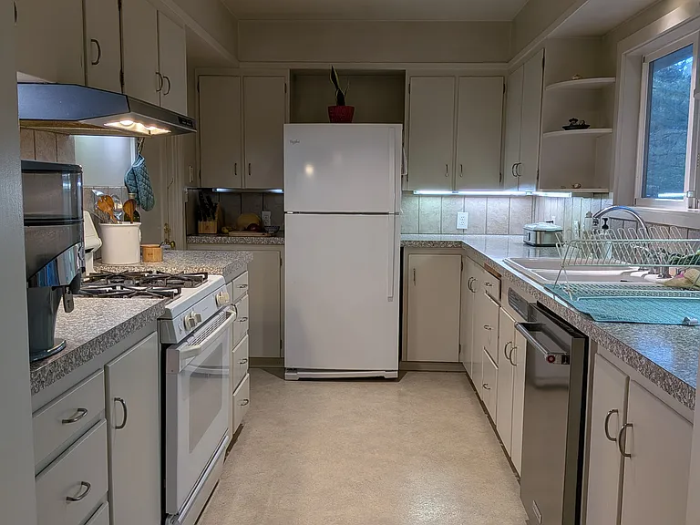 5324 SW Illinois St — Photo 8