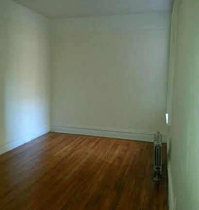 3rd image of 812 W 181st St APT 42
