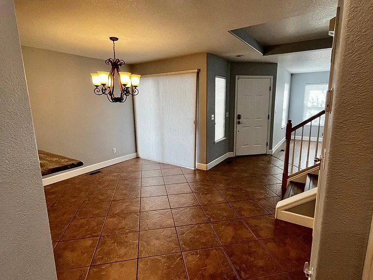 1727 Victorian Point — Photo 9