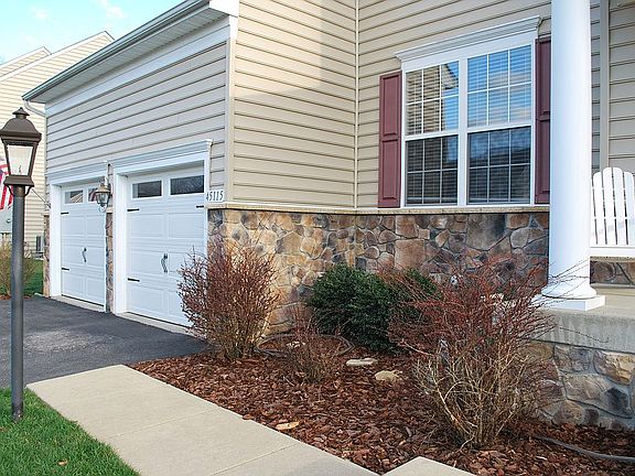 4th image of 45115 Woodhaven Dr