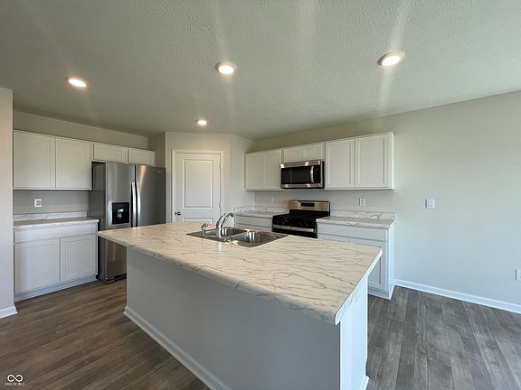 3rd image of 1412 Buttercup Ln