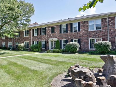 201 Ramsgate Gardens Ct #2-207, Saint Matthews, KY, 40207