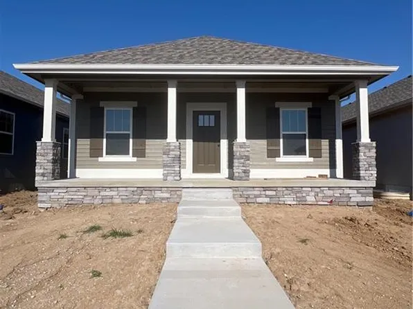 1600 Cottonwood Creek Ave #8, Kearney, MO 64060
