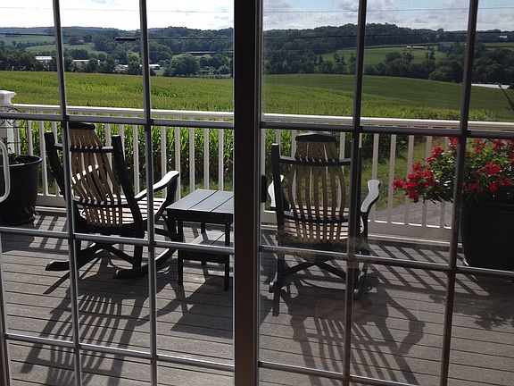 Trex w/retractable awning