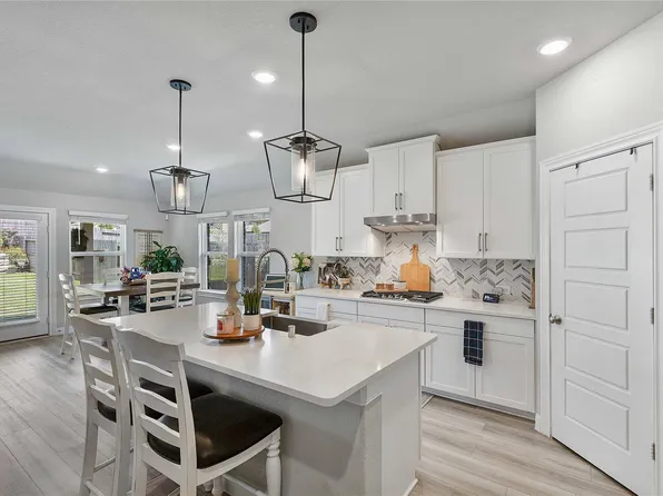 7045 Lauren Oak Dr, Conroe, TX 77304