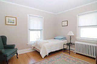 3rd image of 823 Linden Ave