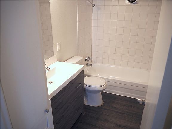 5th image of 1200 E 52nd St APT 202A