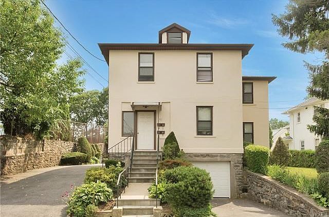 Welcome to wonderfully maintained 12 Bellew Avenue