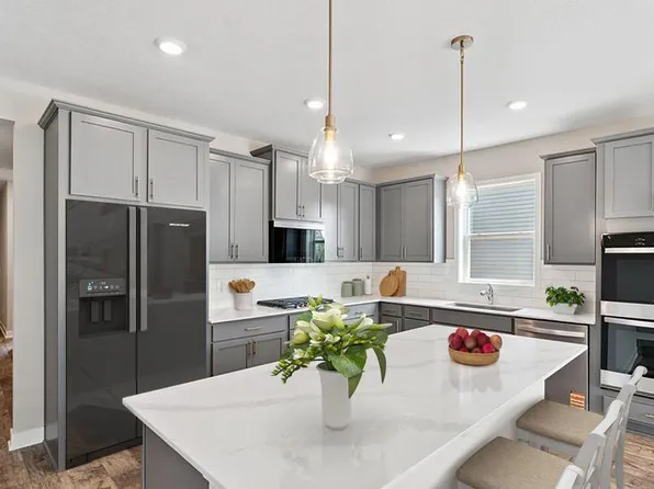 911 Foxglove Ter, Waconia, MN 55387