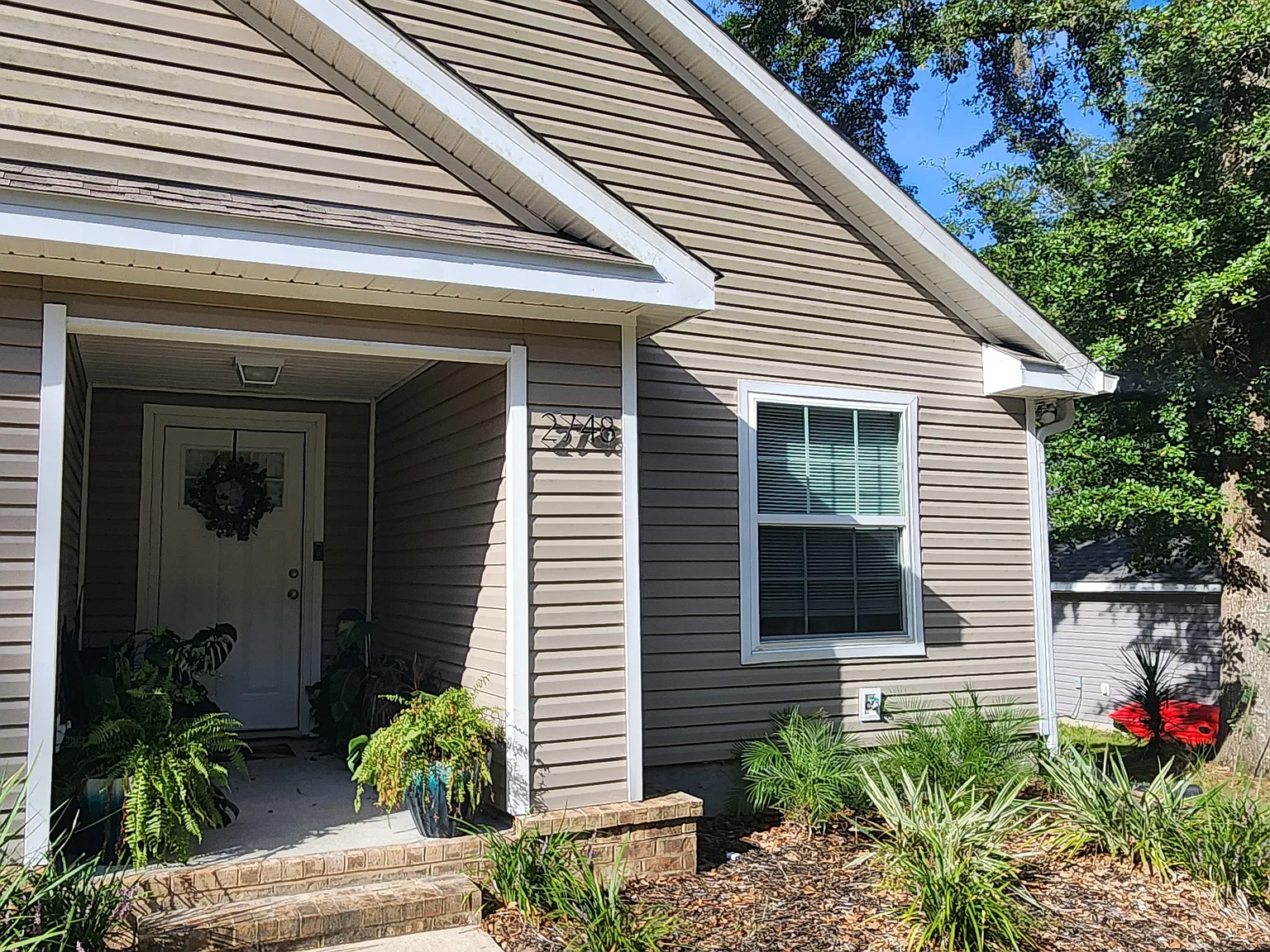3 bed, 1280 sqft, $2,000 — Photo 3