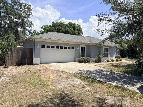 32550 Lakeshore Dr, Tavares, FL 32778
