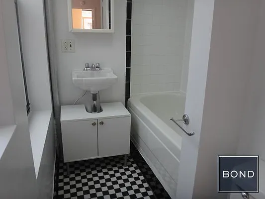 Rented by Bond New York | media 27