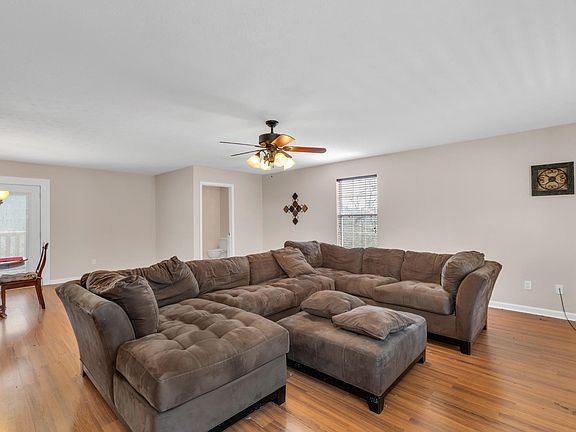 5th image of 4622 Woodland Dr