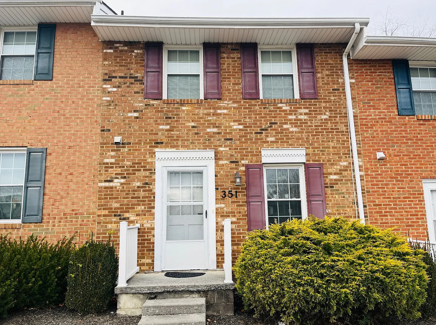 2 Bedroom, 1.5 Bath Townhouse — Photo 1