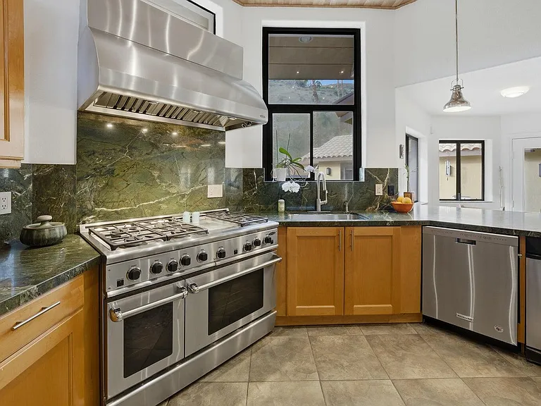 10 Venus Dr — Photo 20