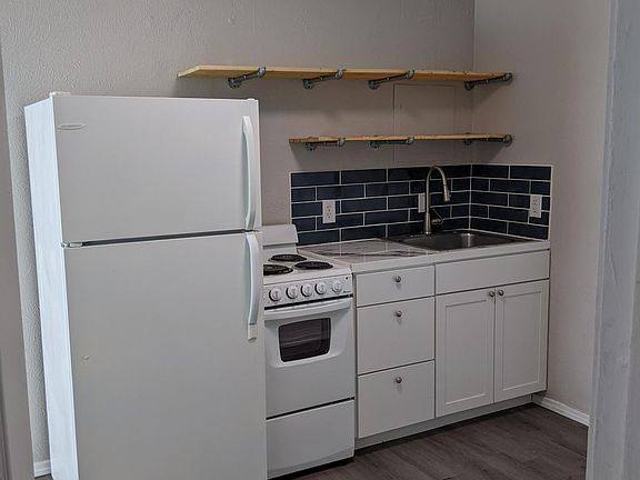 4th image of 318 Princeton Dr SE #3