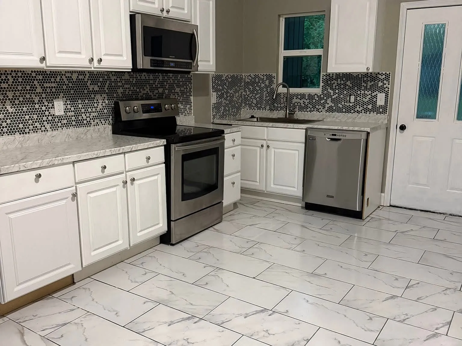 217 E Myrtle St — Photo 2