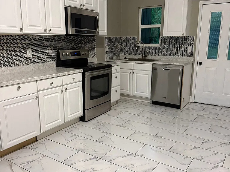 217 E Myrtle St #A — Photo 2