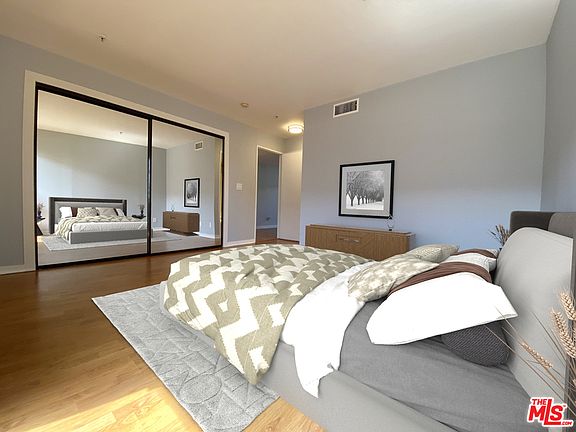 4th image of 1610 Broadway Ste 301