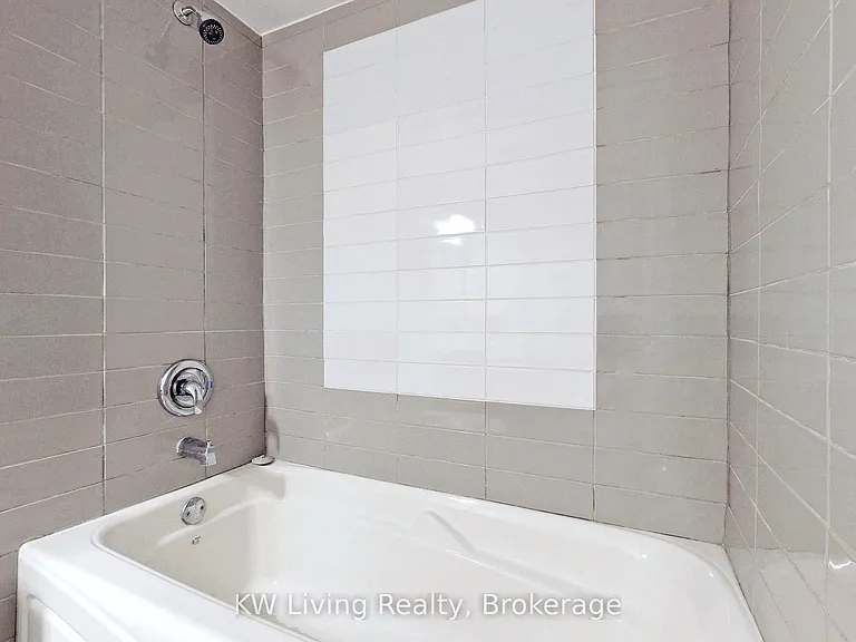 633 Bay St #814 — Photo 37