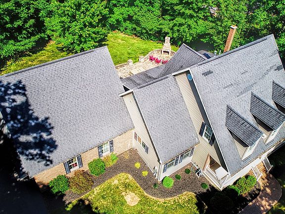 3rd image of 206 Winterberry Ln