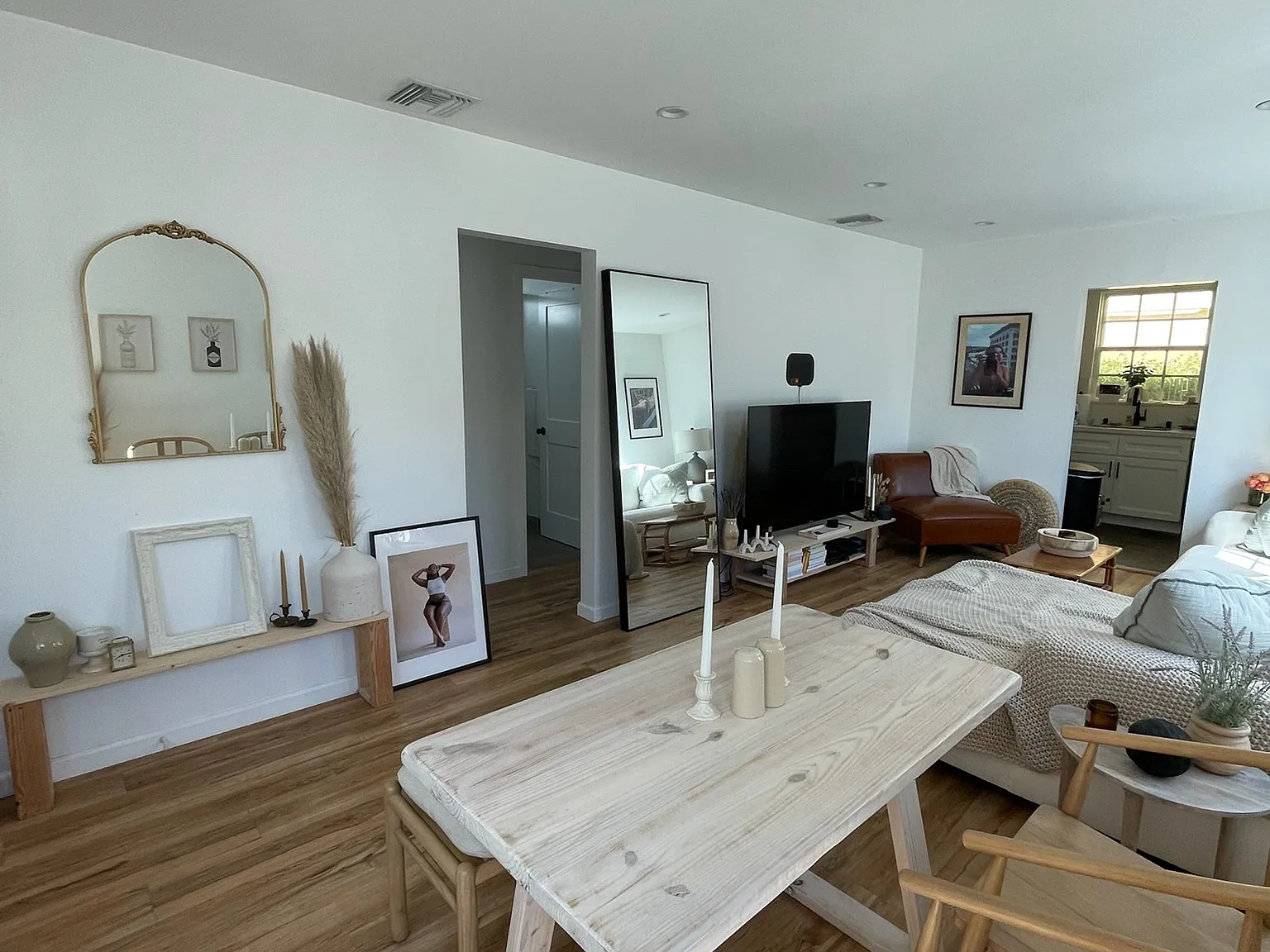 2 bed, 900 sqft, $3,195 — Photo 2