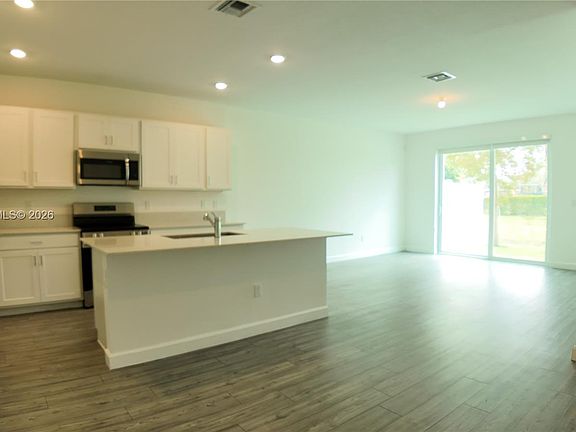 3rd image of 4612 Hollister Ave