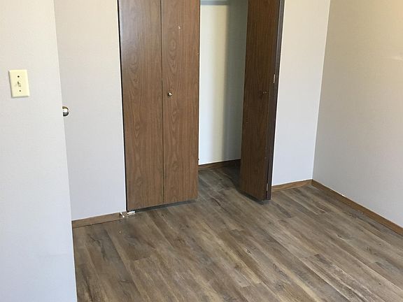 2nd image of 911 E Lincoln Ave #25