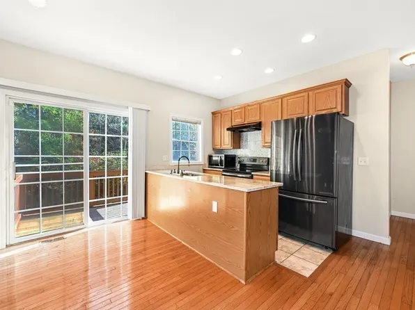 5 Oakes Cir, Millbury, MA 01527