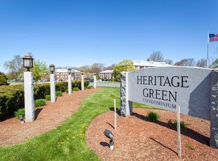 77 Edgelawn Ave APT 8, North Andover, MA 01845