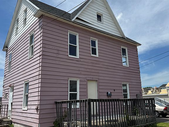 2nd image of 10 Helen St