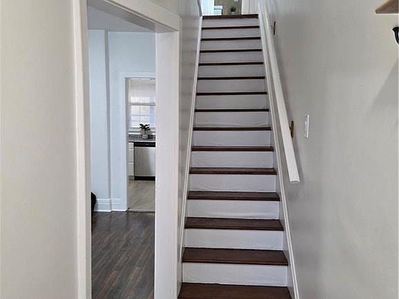 3rd image of 125 Cavell Ave