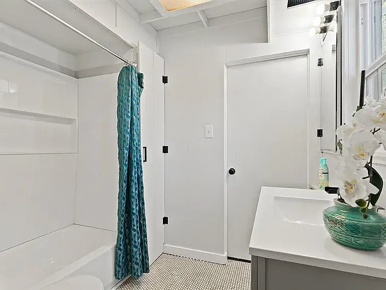 3281 Myers St — Photo 1