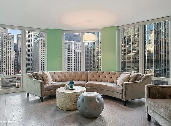 3rd image of 345 N La Salle Dr APT 1507